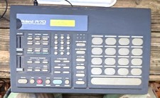 Roland R-70 Human Rhythm Composer Sampler Sequencer, 16 Pads, Positional