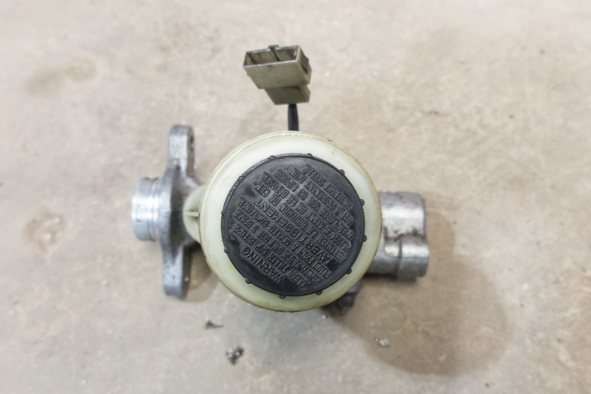 90-96 NISSAN 300ZX NON TURBO BRAKE MASTER CYLINDER TOKICO OEM BM