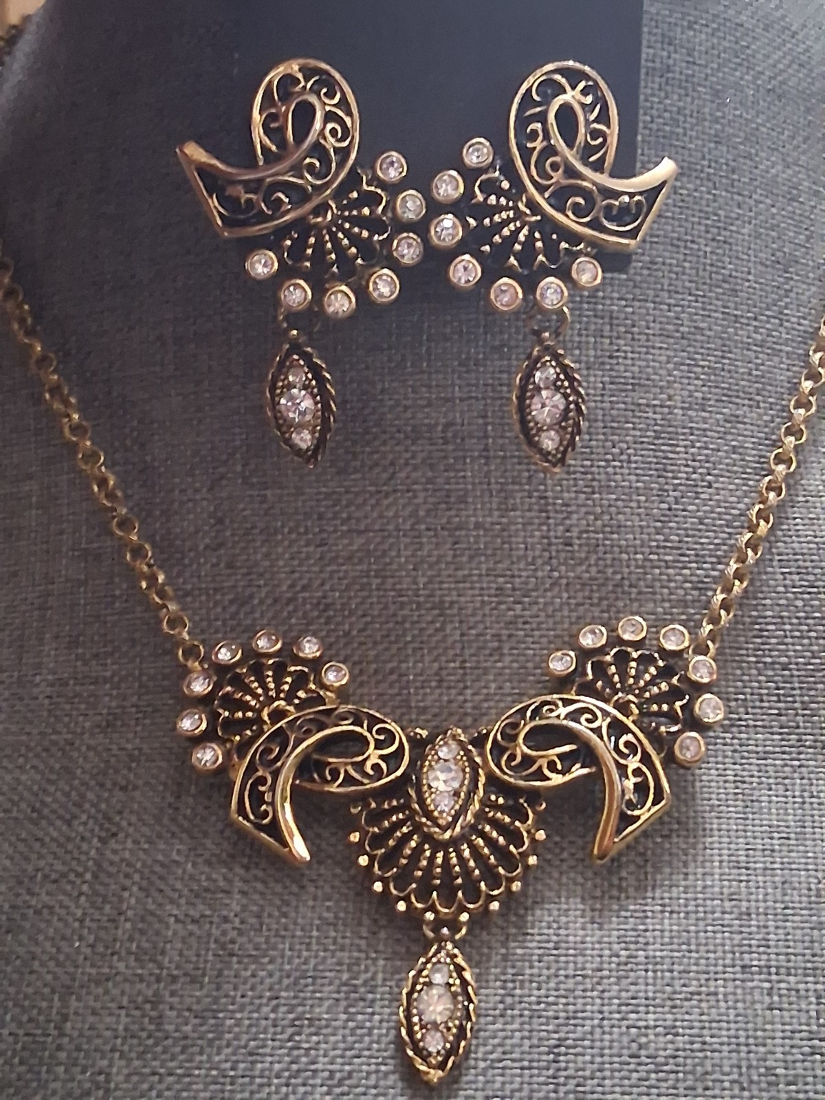 Ornate scrollwork & rhinestone embellished neckla… - image 4