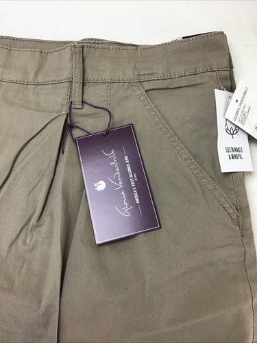 Gloria Vanderbilt Shorts, Size 24W. Pleated Short, Relaxed Leg High Rise - Picture 11 of 11