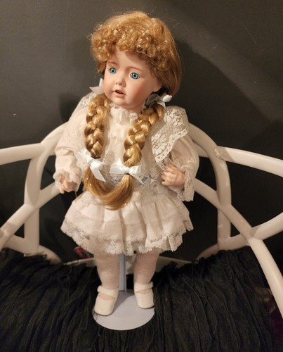 Vintage Porcelain Hello Dolly Doll great condition NO BOX - Picture 2 of 11