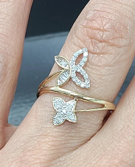 Anillo de aniversario de mariposa de diamantes creado en racimo de 0,50 quilates enchapado en oro plateado Foto 2 de 4