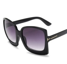 Sunglasses Boutique Luxury Oversized Frame Unisex Shades in Black.