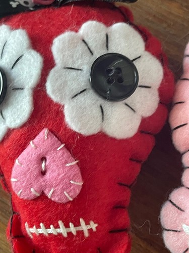 Dia de los Muertos Handmade Felt Ornament Embroidery Set of two Red & Pink - Picture 5 of 17