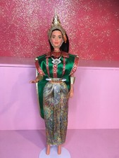 BARBIE Kira.  En Tenue Thaï de 1997. Barbie Du Monde . Réf Tenue: 18561