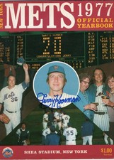 Jerry Koosman Tom Seaver Bud Harrelson autographed 1977 New York Mets Yearbook