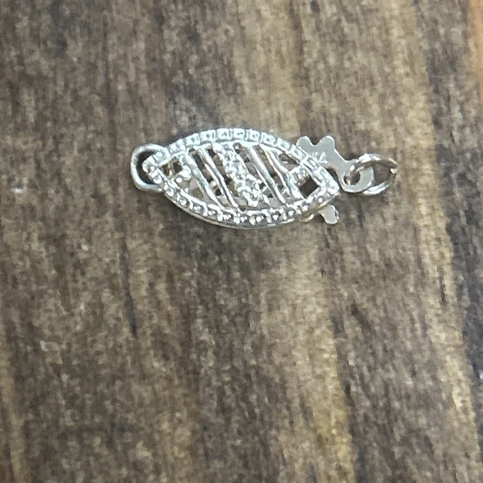 Vintage 14K Gold Marquise Filigree Fish Hook Clasp .31 Grams - Image 2 of 4