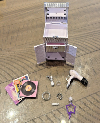 Rainbow High Divas Ayesha Sterling Doll Accessory Set Silver Makeup Train Case