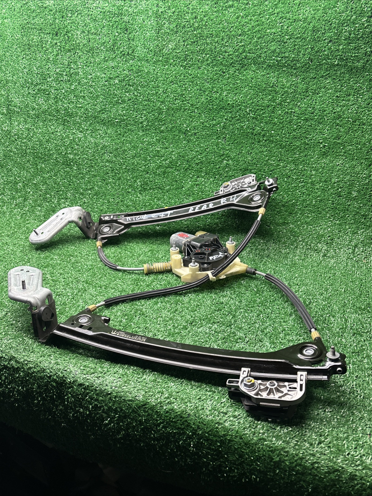 2014-2020 MASERATI QUATTROPORTE RIGHT PASS REAR DOOR WINDOW REGULATOR OEM