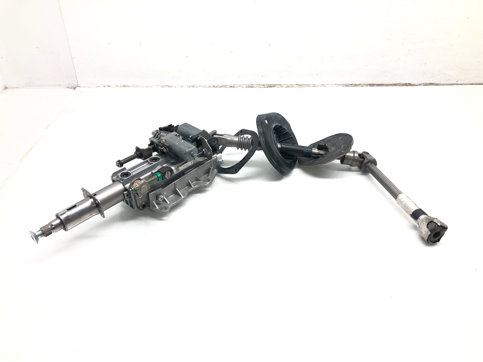 2017-2020 MASERATI LEVANTE FRONT POWER TILT STEERING COLUMN W/ SHAFT OEM.