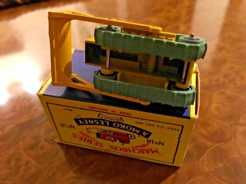 Vintage Matchbox Toy / Caterpillar D8 Bulldozer / Day 1 Beauty / No. 18 Series I - Picture 9 of 12