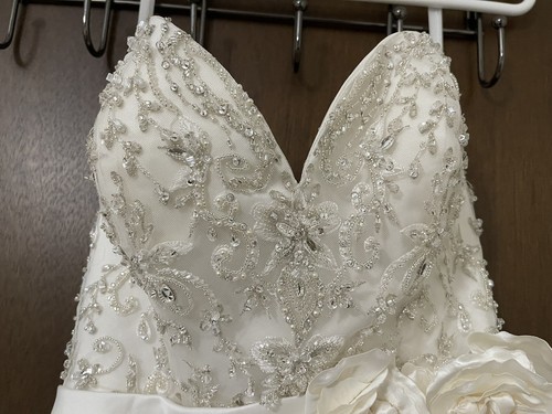 Allure Bridals Wedding Dress Size 10 Ivory Style Num 8857 W/ Crystals And Flower - Picture 23 of 24