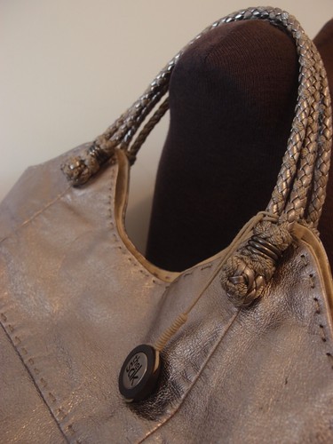 The Sak Metallic Gold Leather Shoulder Medium Bucket Tote/Bag Interior-Purple - Picture 5 of 16