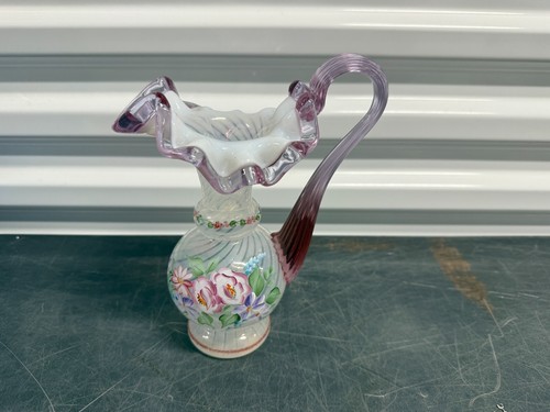 Vintage Fenton französischer opalisierender Spiraloptik Blumen Glaskrug/Kraut SIGNIERT