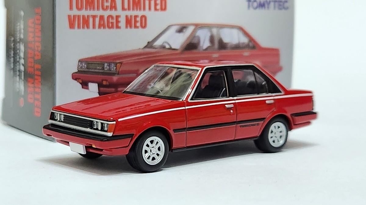 1:64 Tomica Limited Vintage LV-N59c Toyota Carina A60 1600