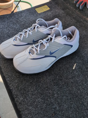 Scarpe da golf Nike nuove da uomo taglia 12 larghe date un'occhiata scarpe piuttosto cool - Foto 16 di 16