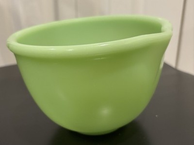 vintage jadeite glass mixing bowl with a pour spout - Size 6 1/2 X 4 