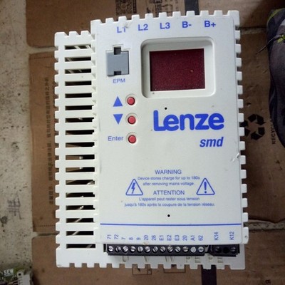 1PC used LENZE INVERTER ESMD302L4TXA Free shipping #YP1