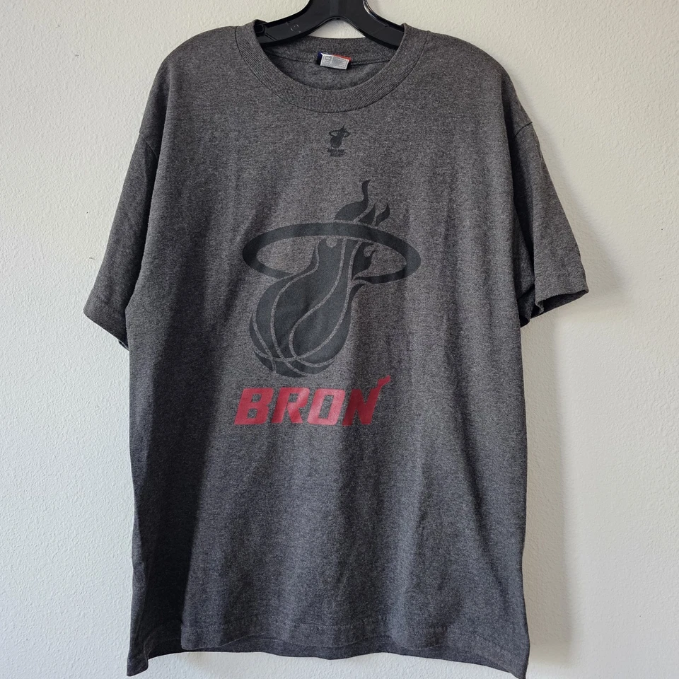 LeBron James Miami Heat #6 Graphic T-Shirt Men’s L Gray NBA Basketball Retro Tee - Image 3 of 4