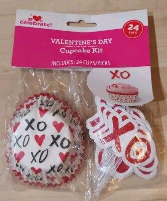 Way To Celebrate! Valentine's Day Cupcake Kit 24 Cups And Picks