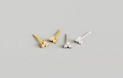 Zierliche Gold Ohrstecker, Drei Punkte Ohrstecker, Silber kleine CZ Ohrstecker