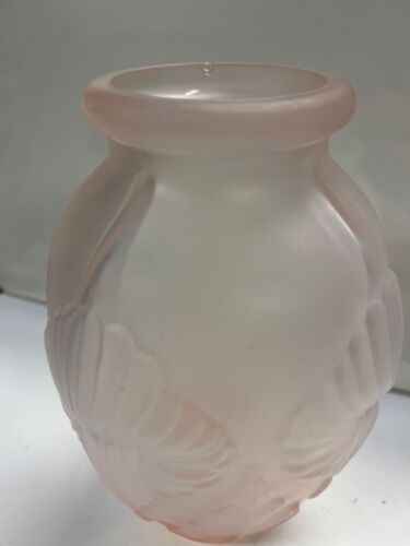 Art Decco Pink Satin Frosted Pierre D'Avesn Lalique Style Vase - Picture 2 of 10