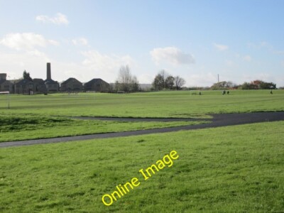 Foto 6x4 Sportplatz - von der Park Road Dewsbury aus gesehen c2013