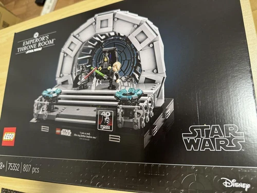 LEGO Star Wars 75352 Emperor's Throne Room Diorama
