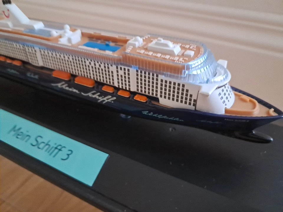 Modellino esposizione Nave Da Crociera "Mein Schiff 3" - Immagine 2 di 4