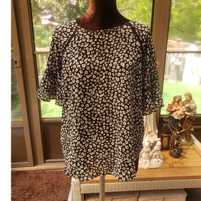 LOFT Black White Floral Flutter Sleeve Blouse, Short Sleeve S 497940