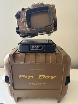 Fallout 4 Pip-Boy Model 3000 Mk IV With Case & Stand 