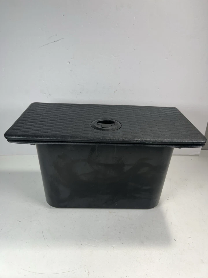 Contenedor cubby 2500 OEM 2013-2018 RAM 1500 piso trasero compartimento contenedor de almacenamiento Foto 2 de 4