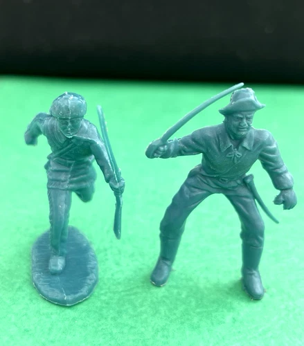 VTG. MARX CROCKETT ALAMO, FORT APACHE 2X FRONTIERSMAN MOUNTED, RUNNING, FIGURES.