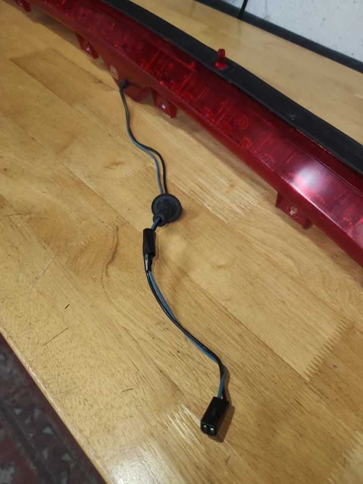 Cadillac Sevilla 1998-2004 tercera luz de freno lámpara de freno ¡probada por el fabricante original! Foto 2 de 4