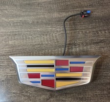 Oem 2021-2024 Cadillac Escalade Emblem Liftgate Release Switch 84814035 Take Off