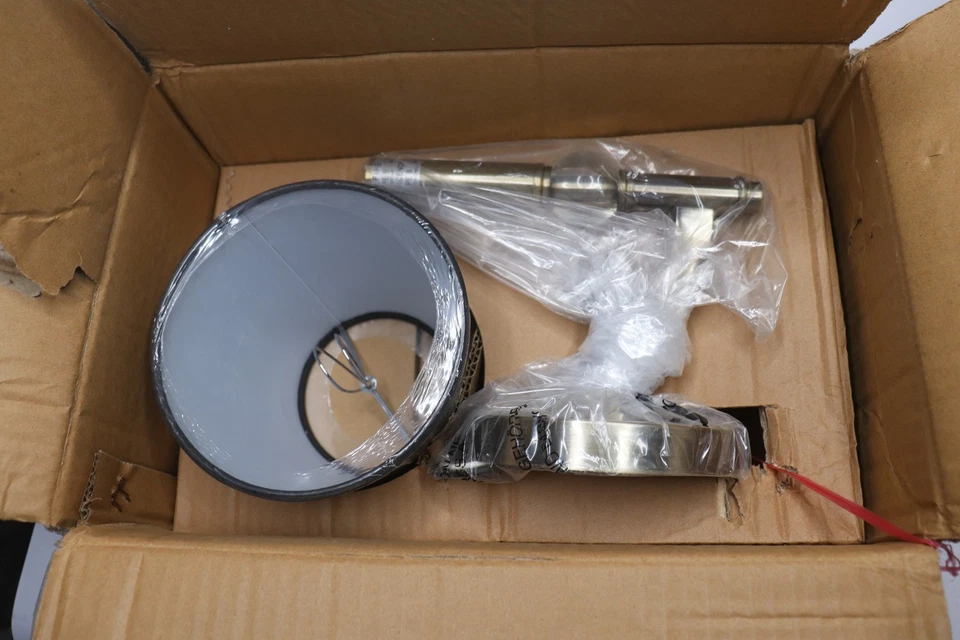 Aplique de iluminación dorado con cortinas de esmoquin acabado latón envejecido 3500-1W AB-GRM Foto 2 de 4