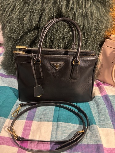 PRADA GALLERIA DOUBLE ZIP SAFFIANO LEATHER BLACK BAG PREOWNED - Picture 16 of 18