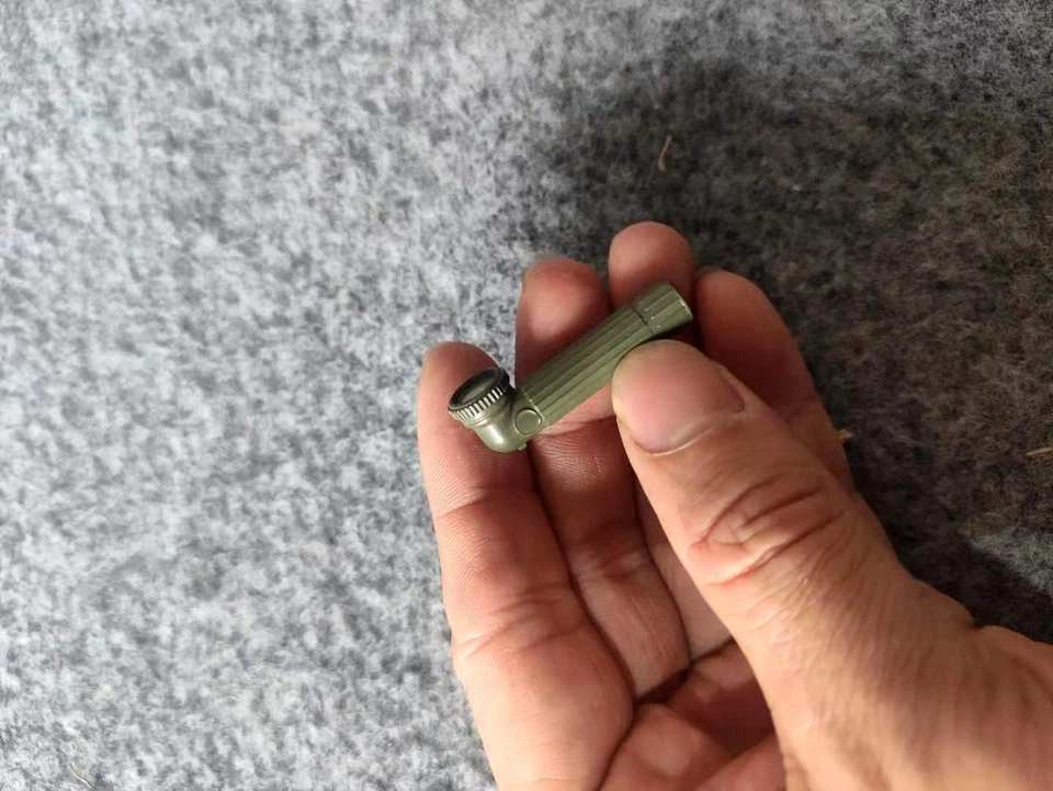 Soldier Story 1/6 WWII 101ST AIRBORNE DIVISION “GUY WHIDDEN, II” Flashlight Toy - Image 4 of 4