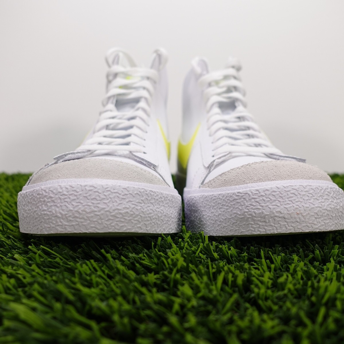 Nike Blazer Mid '77 White Lemon Venom Womens Size 11.5 Mens