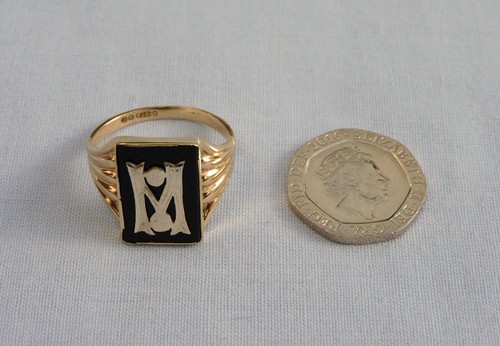 1979 SELTENER TRAUERRING 9 KT GELB + WEISSGOLD SCHWARZER ONYX BUCHSTABE M GRÖSSE W 4,9 g - Bild 7 von 16