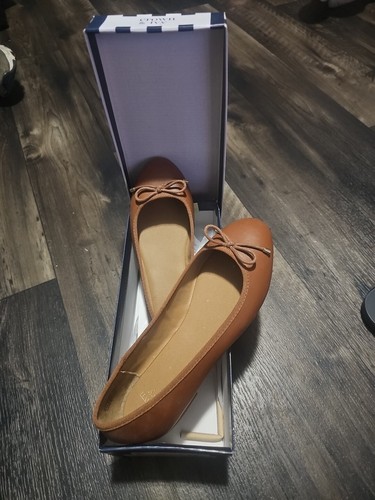 Woman's Crown & Ivy BRANDY Size 8 Wide, Flats