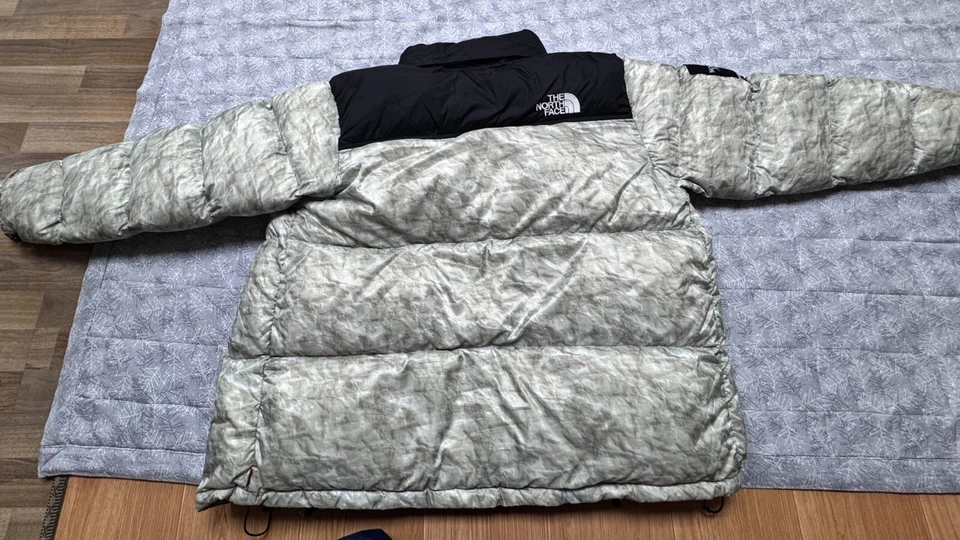 ****Auténtica impresión en papel Supreme x The North Face Nuptse FW 19 tamaño pequeño**** Foto 2 de 4