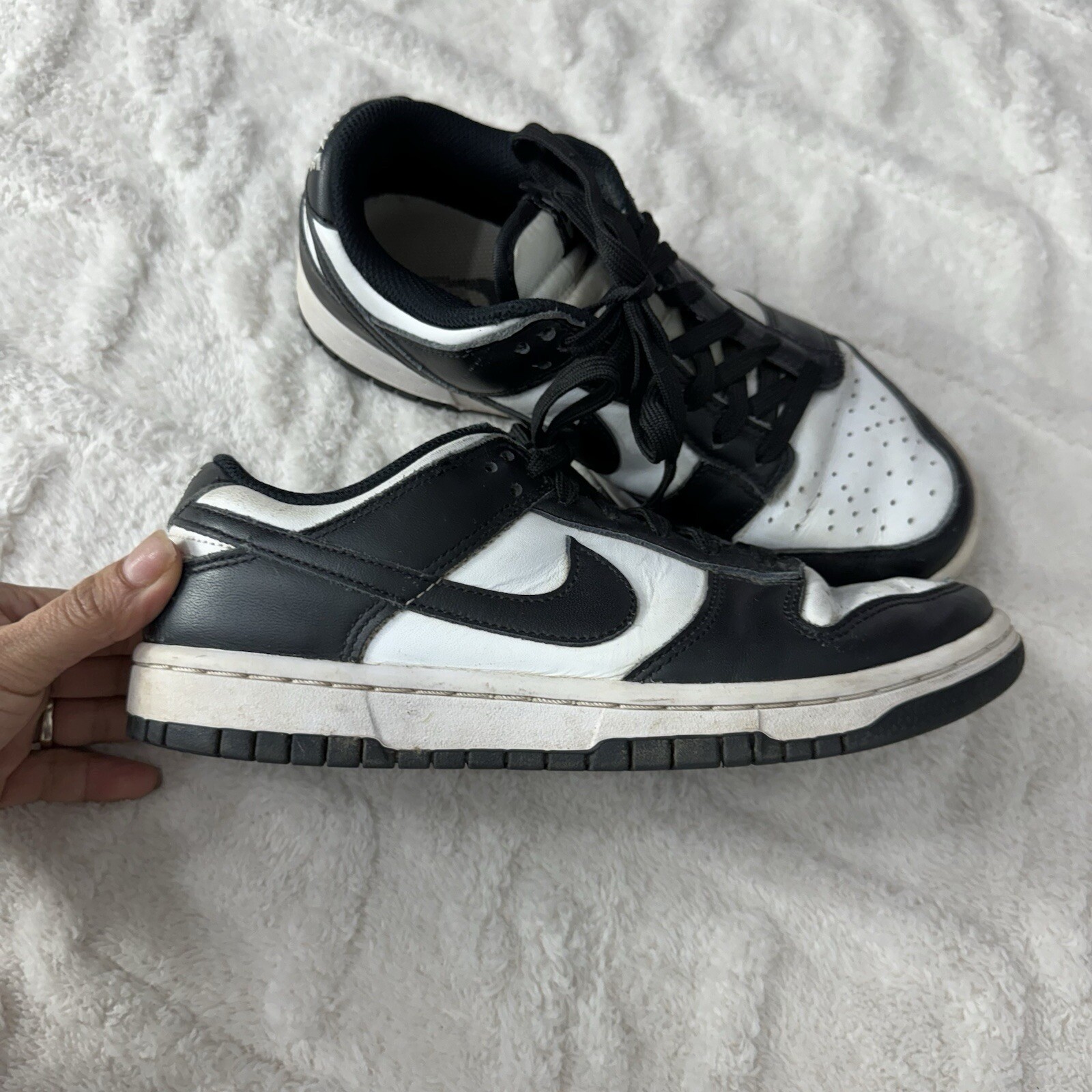 LOTTO Scarpe Nike bianche e nere da donna taglia 7 scuola casual usate molta vita rimasta