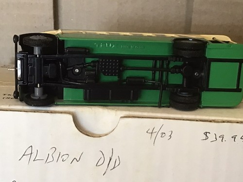Trax TX2B 1947 Albion D/D Bus “La Perouse” No.334 Scale 1:76 - Picture 11 of 11
