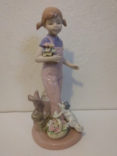 Nadal Girl Figurine Flowers Cat Kitten Butterfly 9" Tall Made in Spain 2320 EUC