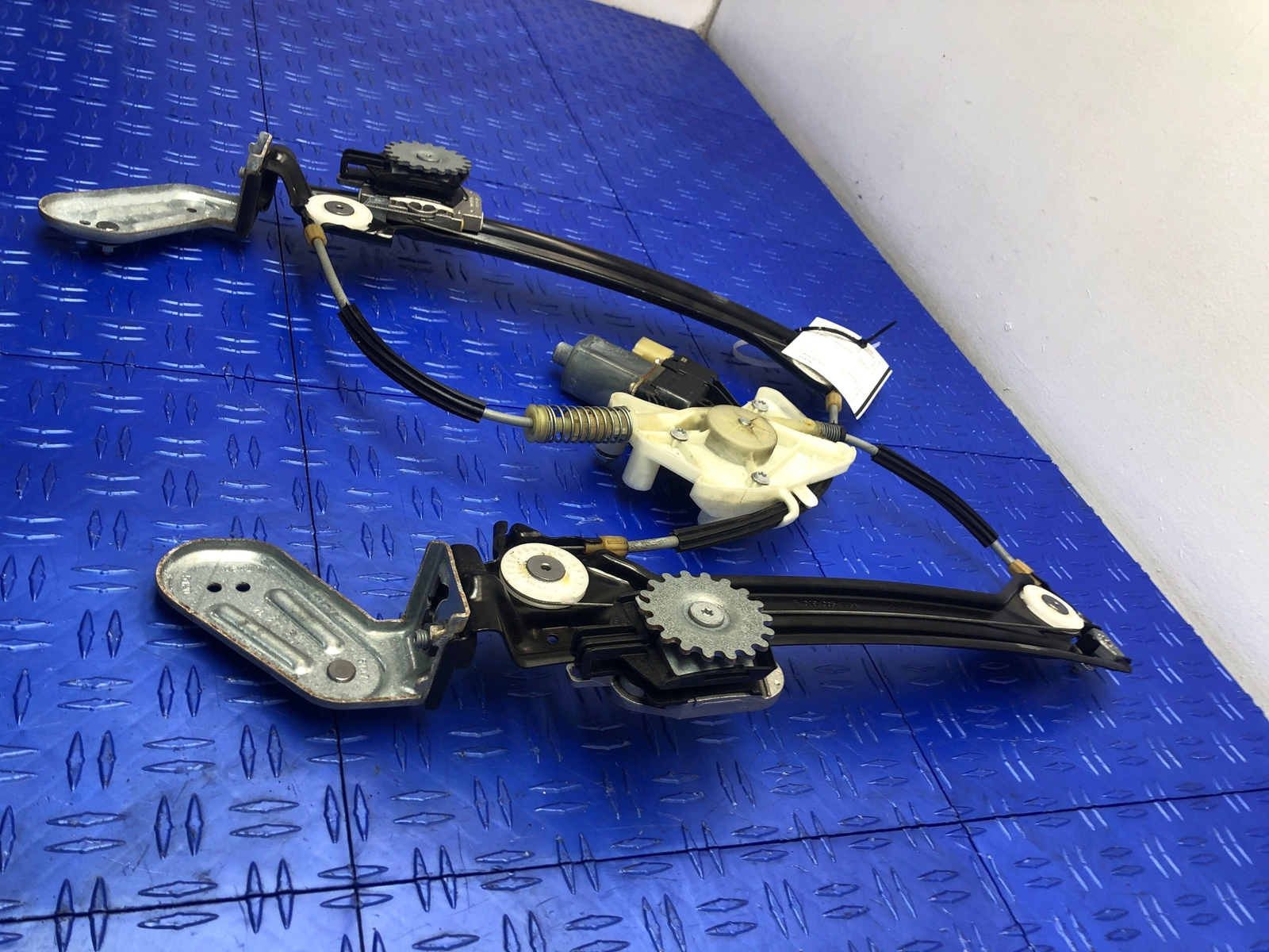 2014 - 2019 MASERATI GHIBLI M157 LEFT REAR DOOR WINDOW REGULATOR W/MOTOR OEM