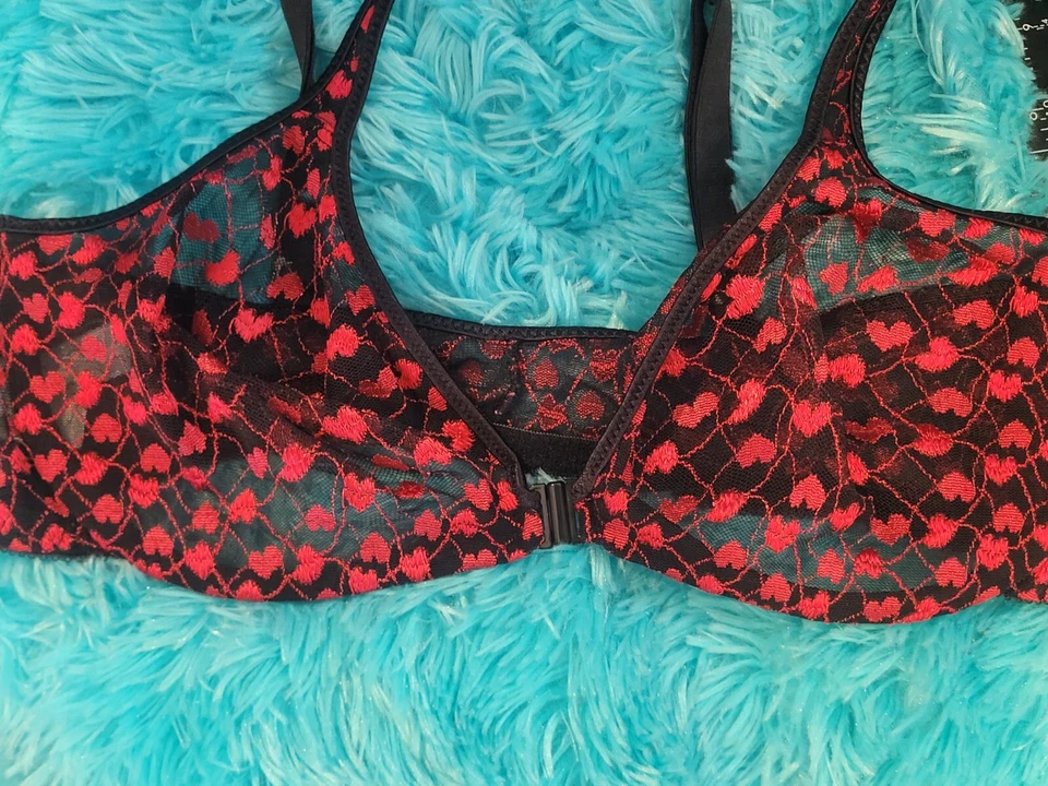 Sujetador adorable talla us 36D con aros negro con corazones bordado cierre frontal Foto 4 de 4