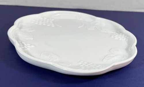 Indiana Grape Harvest Colony Milk Glass Hostess Snack Cups (2) and Serving Plate - Picture 9 of 23