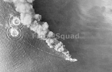 WW2 Photo Picture 1943 bombing of a Japanese ship from B-25 bomber 1680