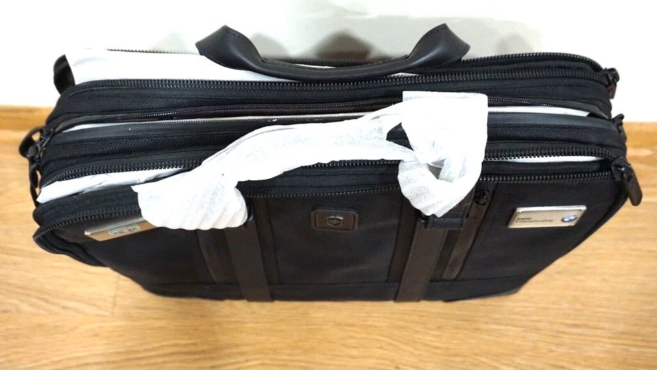 VICTORINOX PAULISTA 17 LAPTOP BRIEF WITH TABLET/eREADER POCKET NEW - Image 3 of 4